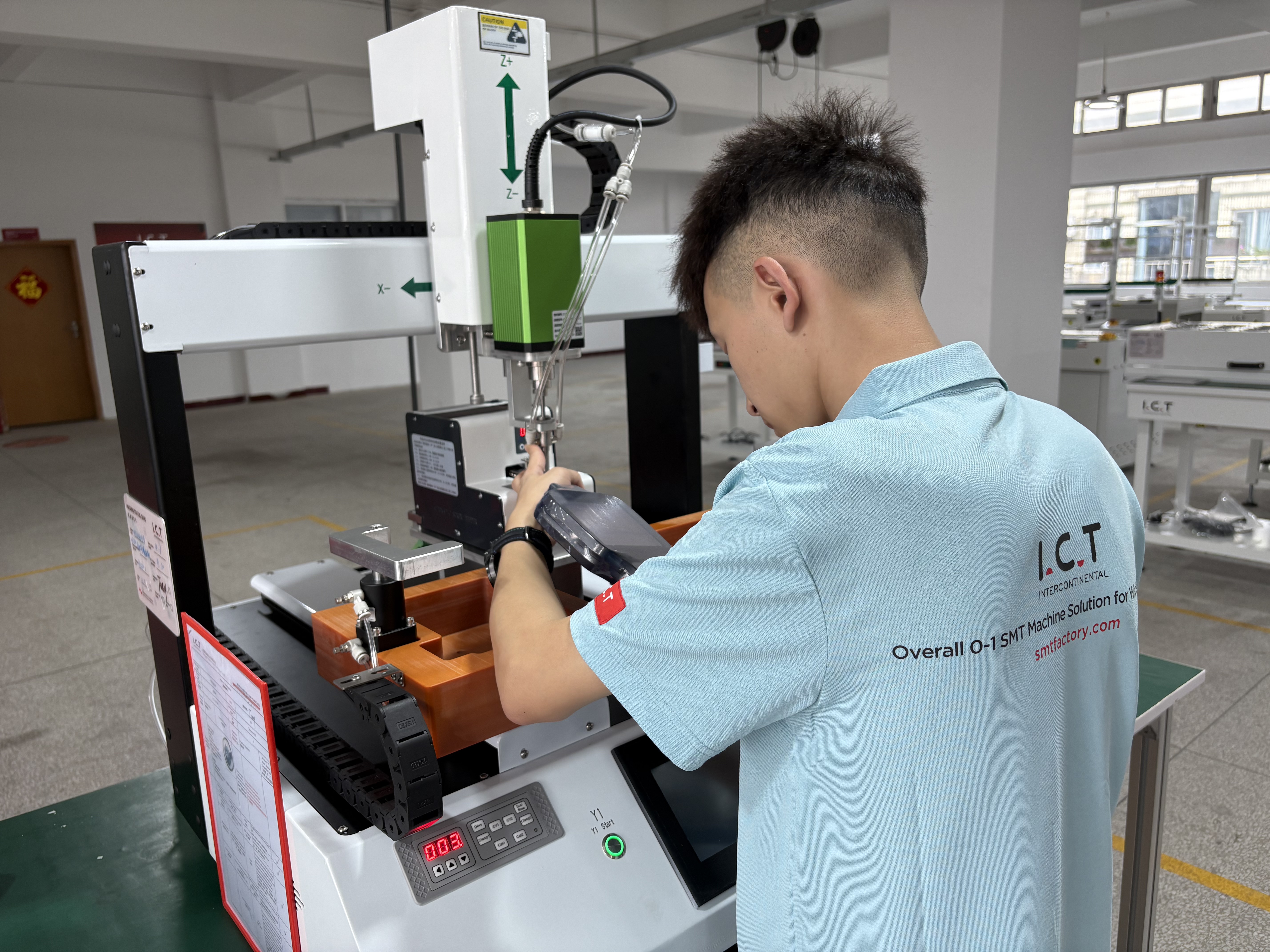 데스크탑 나사 로봇.jpg