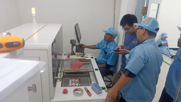I.C.T 인도네시아의 PCBA 라우터 머신에 대한 기술 지원.